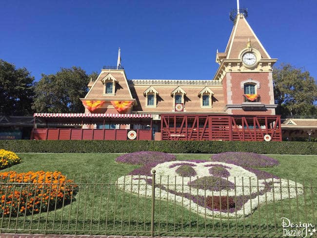 No matter how old you are, Disneyland is always fun, which makes it the perfect place for a family trip full of lots of different ages! | Design Dazzle