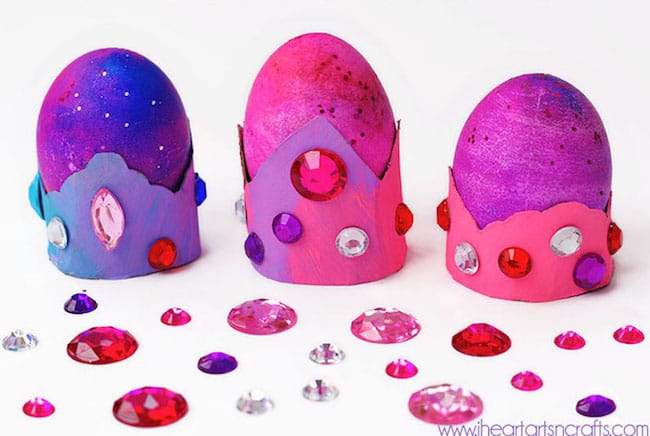 18 "egg-cellent" Easter egg decorating ideas that are absolutely creative and fun! Many of these ideas you probably have the supplies for right now. | Design Dazzle