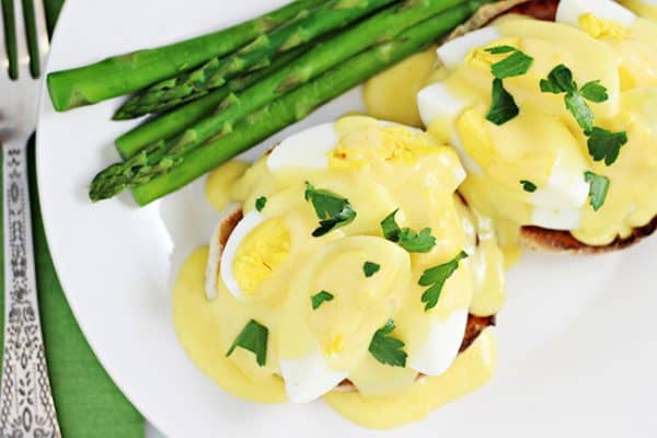 All 20 of these Easter brunch recipes are "egg-cellent", quick, and delicious so you can have a blast with your family on Easter while enjoying great food! | Design Dazzle