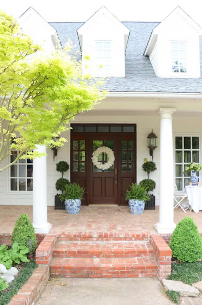 All 15 of these spectacular Springtime front porch ideas are creative, and versatile! There is a decorating idea here for all different tastes and styles. | Design Dazzle