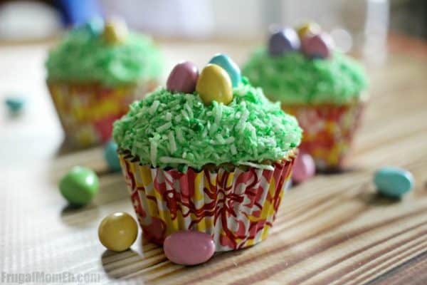 All 21 of these desserts are absolutely delicious and a breeze to make so you have more time to spend finding Easter eggs with your family! | Design Dazzle