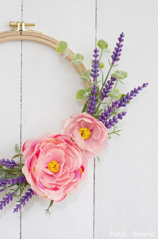 All 13 of these spectacular spring wreaths are simple to create, fun, creative, and will leave you with a gorgeous looking front door! | Design Dazzle