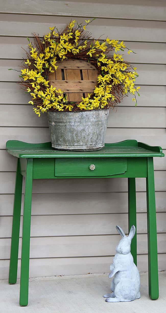 All 15 of these spectacular Springtime front porch ideas are creative, and versatile! There is a decorating idea here for all different tastes and styles. | Design Dazzle