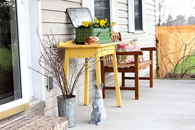 All 15 of these spectacular Springtime front porch ideas are creative, and versatile! There is a decorating idea here for all different tastes and styles. | Design Dazzle