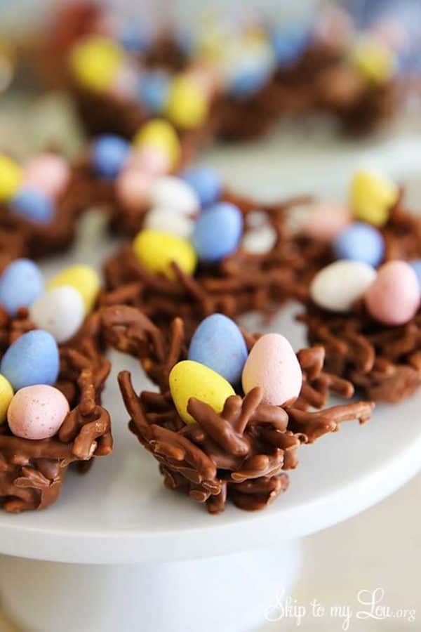 All 21 of these desserts are absolutely delicious and a breeze to make so you have more time to spend finding Easter eggs with your family! | Design Dazzle