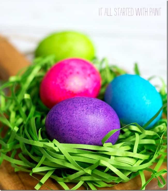 18 "egg-cellent" Easter egg decorating ideas that are absolutely creative and fun! Many of these ideas you probably have the supplies for right now. | Design Dazzle