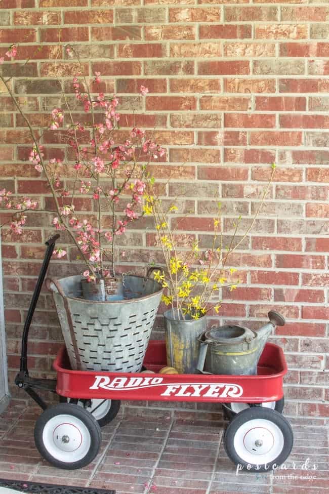 All 15 of these spectacular Springtime front porch ideas are creative, and versatile! There is a decorating idea here for all different tastes and styles. | Design Dazzle