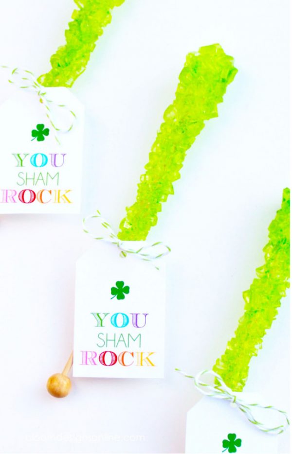 Whether you need cute St. Patty's Day decor or a handout to go with a classroom or neighbor treat, these completely FREE printables are the ones for you! | Design Dazzle