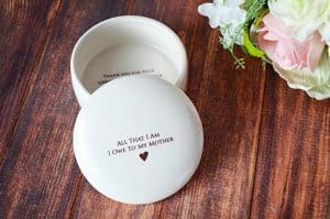 From engraved necklaces to custom photo phone cases, these 14 meaningful Mothers Day gifts will be sure to put a huge smile on your mom's face! | Design Dazzle