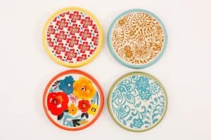 30 inexpensive and trendy kitchen accessories. From pretty decorations to trendy dishes, the kitchen is such a great place to spruce up your home decor! | Design Dazzle