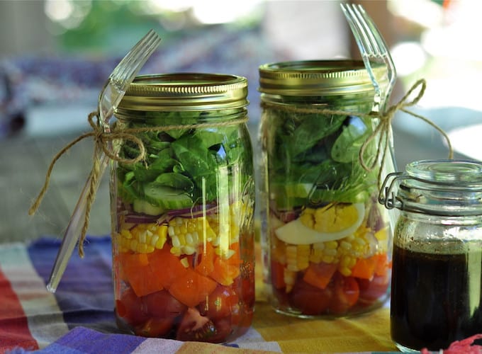 I'm here to tell you that salads are in fact extremely easy to eat on the go or make ahead of time and store in the fridge! The magic ingredient? Mason jars! | Design Dazzle