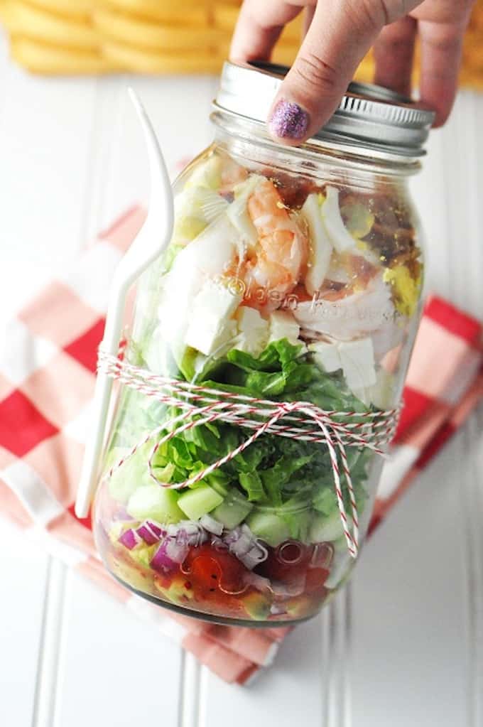 I'm here to tell you that salads are in fact extremely easy to eat on the go or make ahead of time and store in the fridge! The magic ingredient? Mason jars! | Design Dazzle