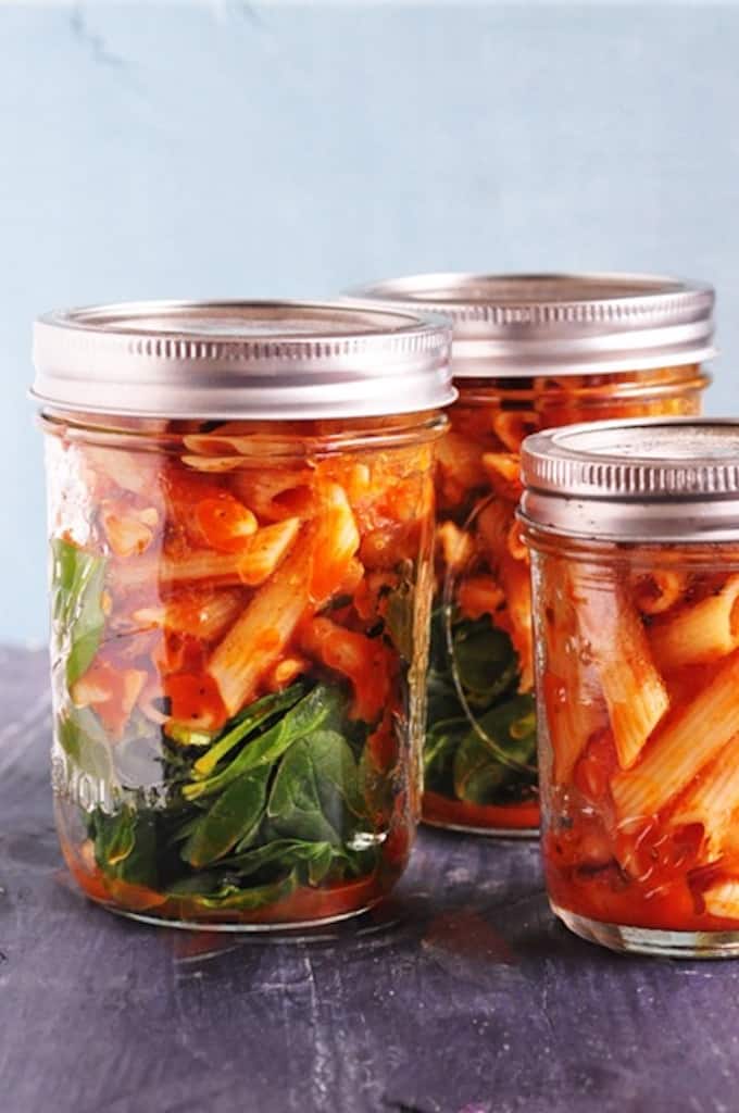 I'm here to tell you that salads are in fact extremely easy to eat on the go or make ahead of time and store in the fridge! The magic ingredient? Mason jars! | Design Dazzle