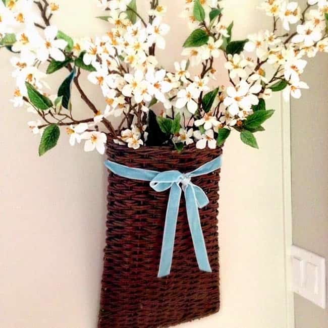 Spring decorating ideas, from a centerpiece to a front porch or mantle display, I've rounded up so many ideas that will make your home ready for spring! 