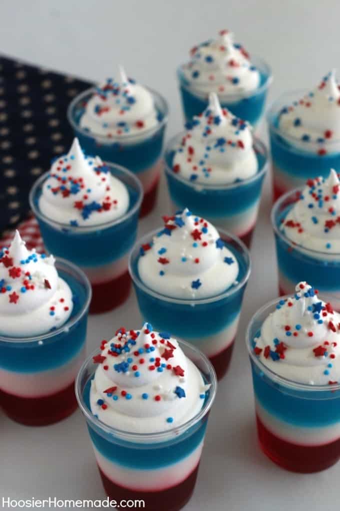Here are 17 delicious patriotic food ideas that will be the perfect addition to any of your fun patriotic parties and activities. | Design Dazzle