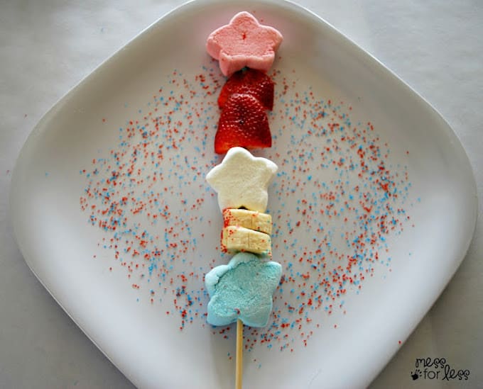 Here are 17 delicious patriotic food ideas that will be the perfect addition to any of your fun patriotic parties and activities. | Design Dazzle