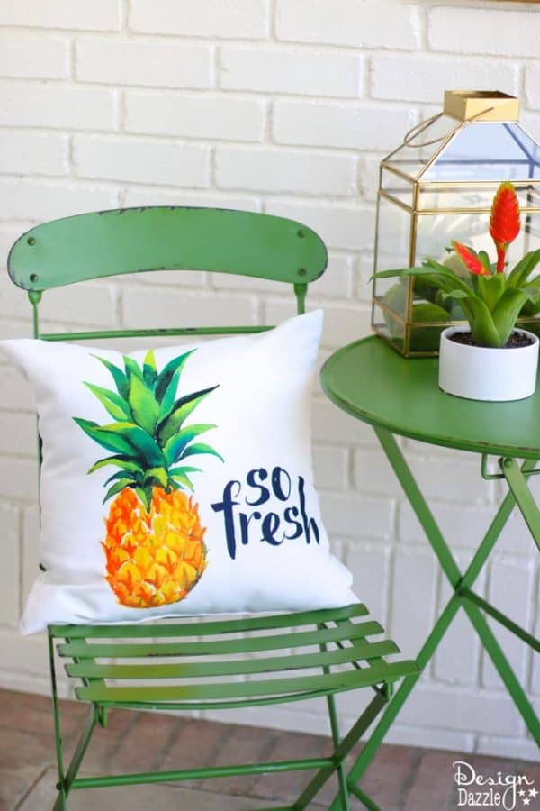 Summer sunshine decor is bound to put a smile one everyone's face! See how I made my fun, simple, and inviting summer porch entryway! | Design Dazzle