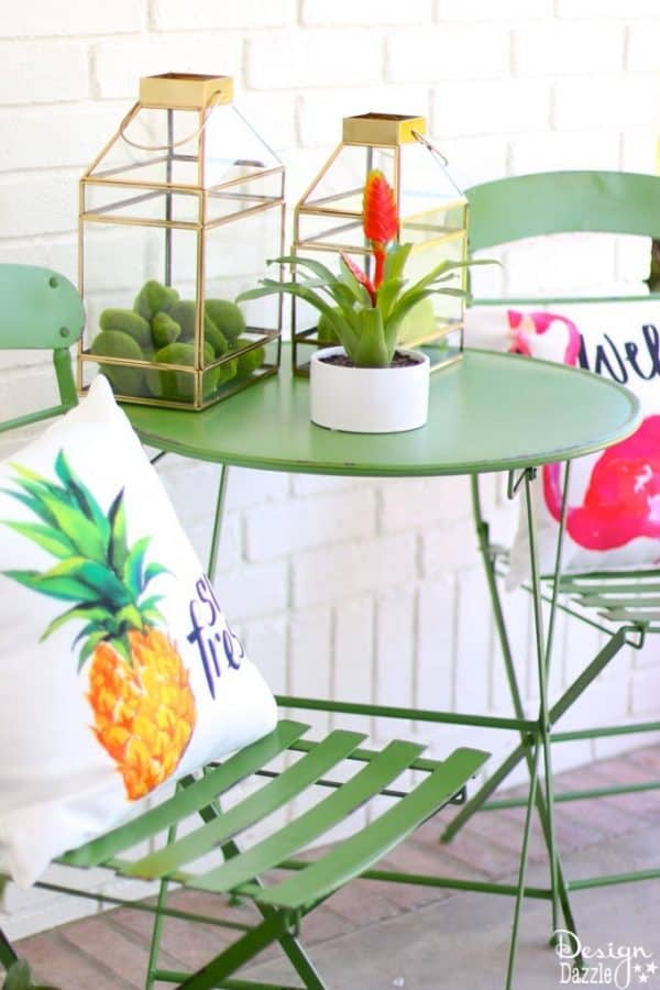 Summer sunshine decor is bound to put a smile one everyone's face! See how I made my fun, simple, and inviting summer porch entryway! | Design Dazzle