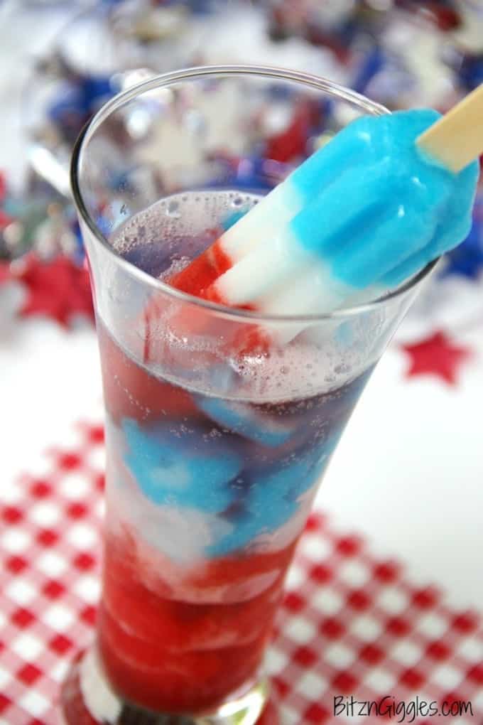 Here are 17 delicious patriotic food ideas that will be the perfect addition to any of your fun patriotic parties and activities. | Design Dazzle