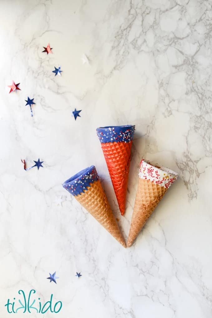 Here are 17 delicious patriotic food ideas that will be the perfect addition to any of your fun patriotic parties and activities. | Design Dazzle