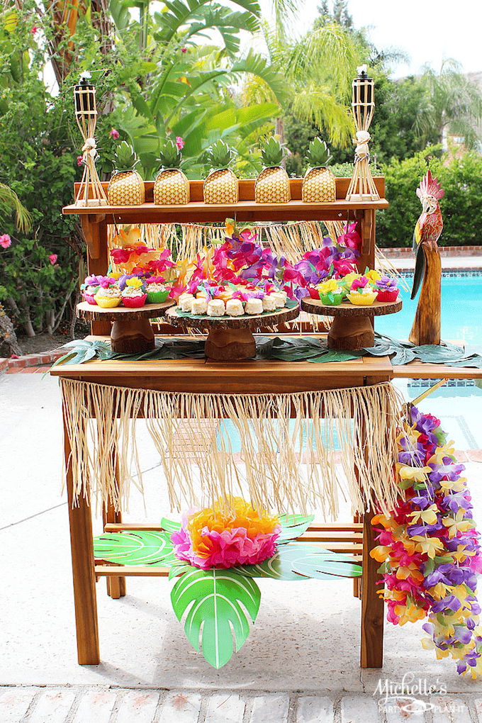 Whether it's a water party for the kids or a classic barbecue for the whole family, here are 10 ideas that will elevate your summer party to the next level! | Design Dazzle