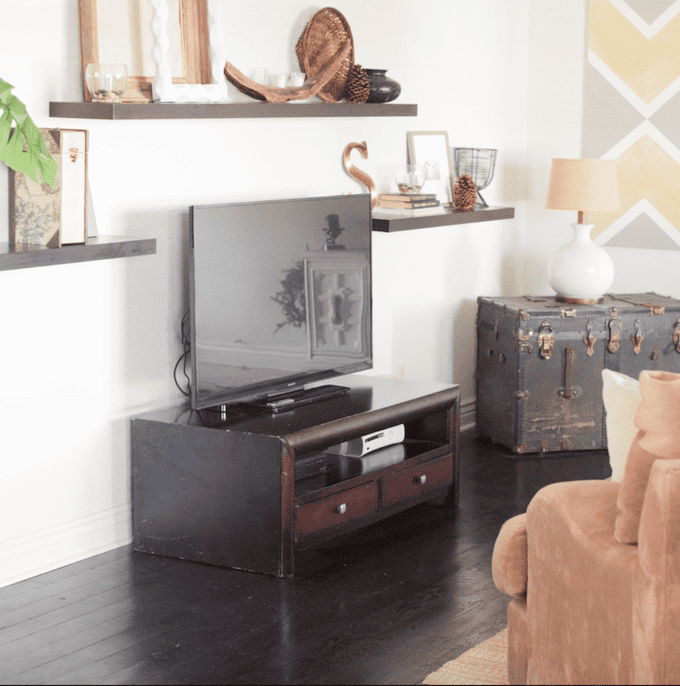 This post will give you some of my favorite tips and tricks on how to decorate around your TV and still make your room look gorgeous! | Design Dazzle