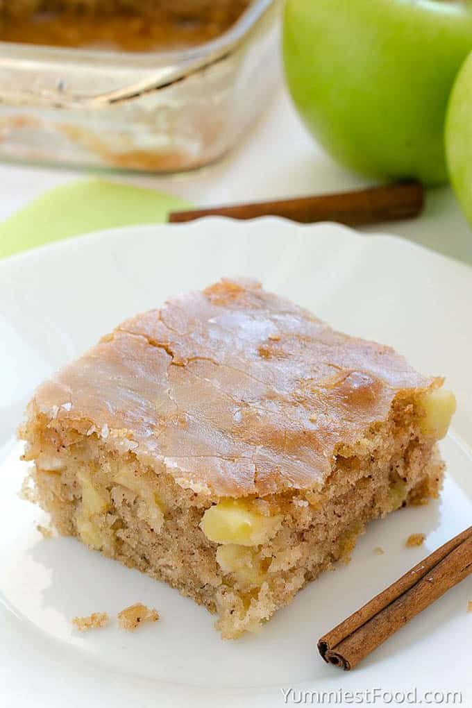 Apples are ripe and ready to be picked! Try out these delectable apple based desserts and treats this fall to take advantage of this favorite fall fruit! | homemade apple recipes | apple dessert recipes | fall dessert recipes | recipes using fresh apples | dessert recipes for fall || Design Dazzle