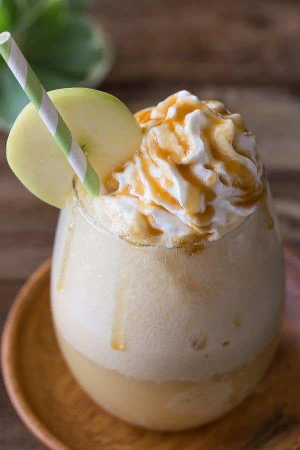 Crisp apples, ripe cranberries and plenty of pumpkin spice go into making these 13 fantastic fall drinks to give you something to look forward to this fall! | fall inspired drink recipes | drink recipes for fall | fall beverages | pumpkin flavored drink recipes | apple flavored drink recipes | pumpkin spice drink recipes || Design Dazzle