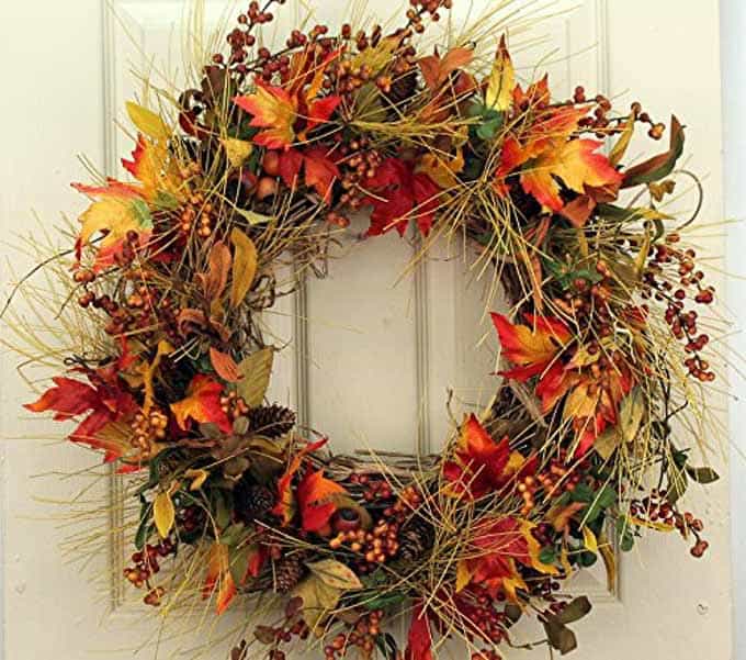 This post has 15+ fall items to decorate with! Add a little bit of fall into every room of your house without putting much work or effort into it! | Design Dazzle