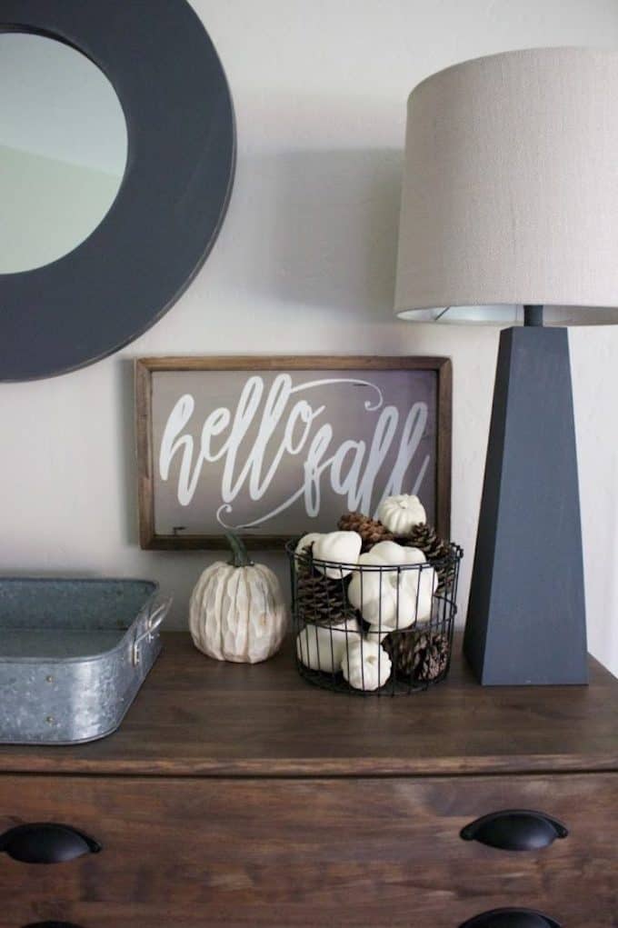 You don't always have to resort to reds and oranges. Here are 14 beautiful examples of using a neutral color palette to warm up your home for fall! | decorating for fall | neutral fall decor ideas | fall decorating tips | home decor tips for fall | neutral home decor for fall | fall decor tips || Design Dazzle