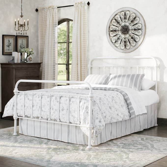 Look no further for a gorgeous and inexpensive bed because I've already done for you, I have round up 20 of affordable and stylish beds all for under $200! | Design Dazzle