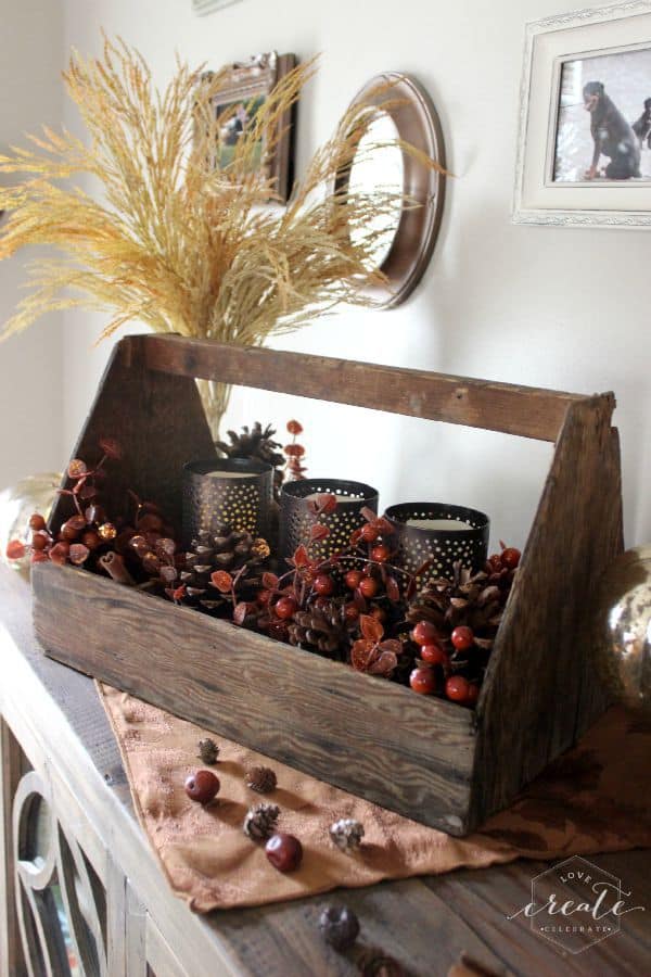 You don't always have to resort to reds and oranges. Here are 14 beautiful examples of using a neutral color palette to warm up your home for fall! | decorating for fall | neutral fall decor ideas | fall decorating tips | home decor tips for fall | neutral home decor for fall | fall decor tips || Design Dazzle