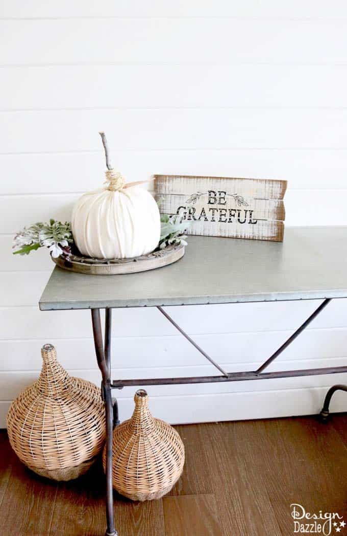Easy peasy is the name of the game with this no sew pumpkin. This is so simple that even kids would enjoy making these pumpkins with you! | DIY pumpkin tutorial | fall inspired DIY ideas | pumpkin DIY | no sew pumpkin tutorial | how to make a no sew pumpkin | simple fall DIY decor | fall home decor ideas | decorating for fall || Design Dazzle