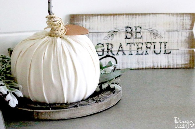 Easy peasy is the name of the game with this no sew pumpkin. This is so simple that even kids would enjoy making these pumpkins with you! | DIY pumpkin tutorial | fall inspired DIY ideas | pumpkin DIY | no sew pumpkin tutorial | how to make a no sew pumpkin | simple fall DIY decor | fall home decor ideas | decorating for fall || Design Dazzle