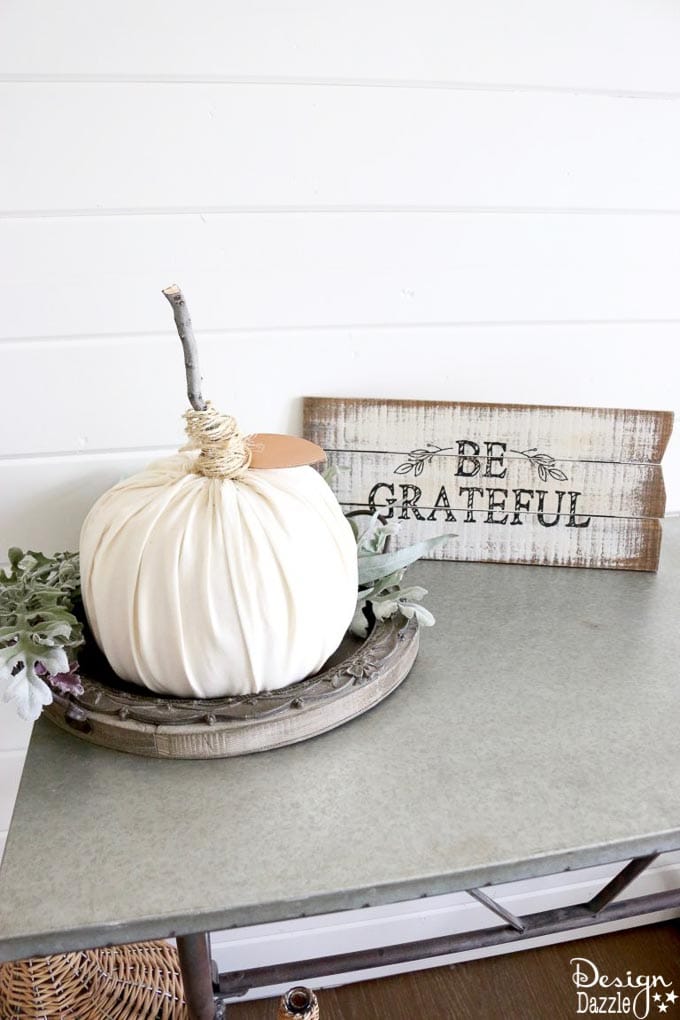 Easy peasy is the name of the game with this no sew pumpkin. This is so simple that even kids would enjoy making these pumpkins with you! | DIY pumpkin tutorial | fall inspired DIY ideas | pumpkin DIY | no sew pumpkin tutorial | how to make a no sew pumpkin | simple fall DIY decor | fall home decor ideas | decorating for fall || Design Dazzle