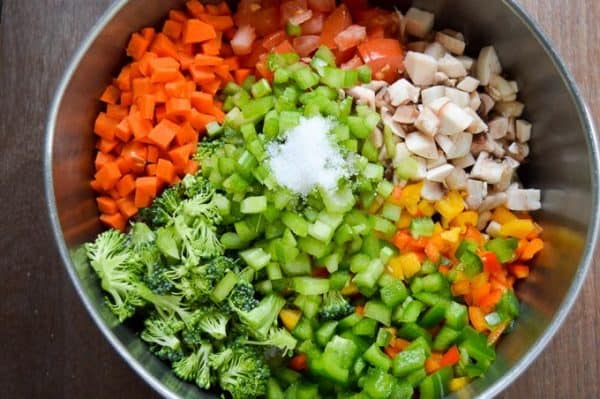 This Garden Veggie Rice Salad is not only healthy and delicious but also leaves you feeling full and satisfied afterwards. It's so quick to put together! | healthy rice recipes | healthy vegetable recipes | simple dinner recipes | quick dinner recipes | healthy dinner recipes | how to use garden vegetables | garden vegetable recipes || Design Dazzle #healthyrecipes