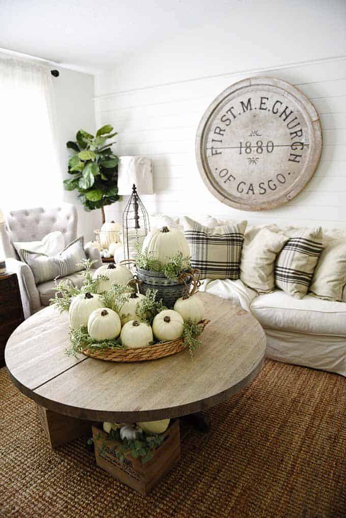 I have rounded up 16 of my favorite ways to decorate for fall so your home can be perfectly plaid and ready for the season! | plaid decor for fall | fall plaid decor | home decor for fall | plaid home decor ideas | decorating with plaid | plaid decorating tips for fall | fall home decorating tips || Design Dazzle