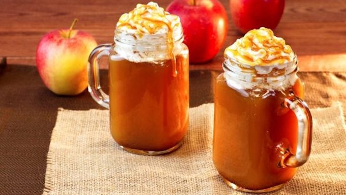 Crisp apples, ripe cranberries and plenty of pumpkin spice go into making these 13 fantastic fall drinks to give you something to look forward to this fall! | fall inspired drink recipes | drink recipes for fall | fall beverages | pumpkin flavored drink recipes | apple flavored drink recipes | pumpkin spice drink recipes || Design Dazzle
