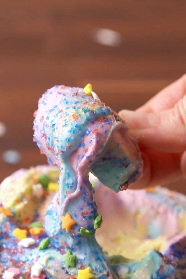 I'm not sure you can get much more magical than unicorn treats! Here are 11 delicious and fantastic unicorn treats that will bring magic to every bite! | Design Dazzle