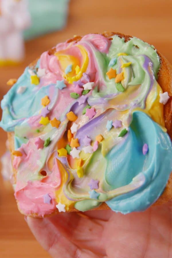 I'm not sure you can get much more magical than unicorn treats! Here are 11 delicious and fantastic unicorn treats that will bring magic to every bite! | Design Dazzle