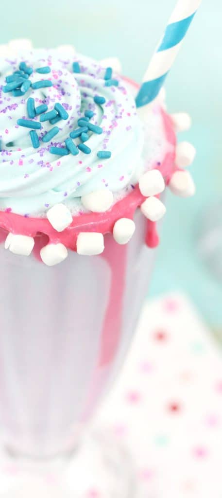 I'm not sure you can get much more magical than unicorn treats! Here are 11 delicious and fantastic unicorn treats that will bring magic to every bite! | Design Dazzle