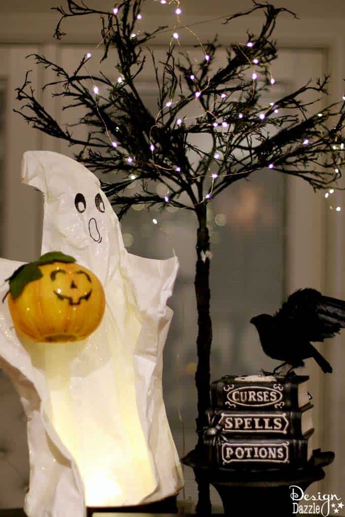 Having a cute Halloween table is my favorite part of my Halloween decor!
