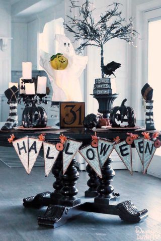 Having a cute Halloween tablescape is my favorite part of my Halloween decor! See how I used my kitchen table as the highlight of my decorations. | halloween decor ideas | decorating for halloween | halloween tablescape ideas || Design Dazzle #Halloweendecor