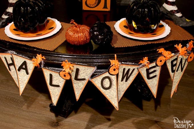 Having a cute Halloween tablescape is my favorite part of my Halloween decor! See how I used my kitchen table as the highlight of my decorations. | halloween decor ideas | decorating for halloween | halloween tablescape ideas || Design Dazzle #Halloweendecor 