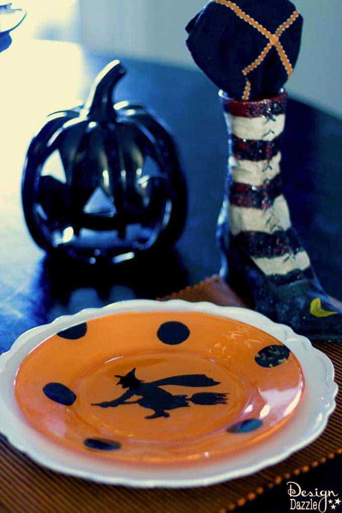 Decorate for Halloween | Halloween tablescape ideas 