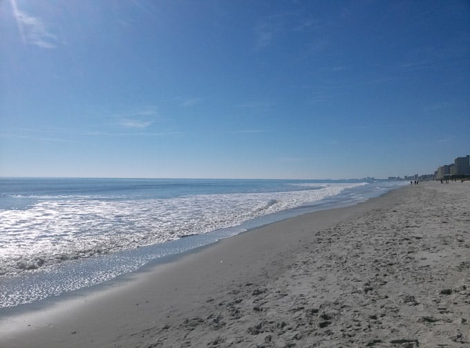 There is something magical about the beaches in North Carolina. It could be the laid back southern vibe, the people, or just the gorgeous scenery! | Design Dazzle