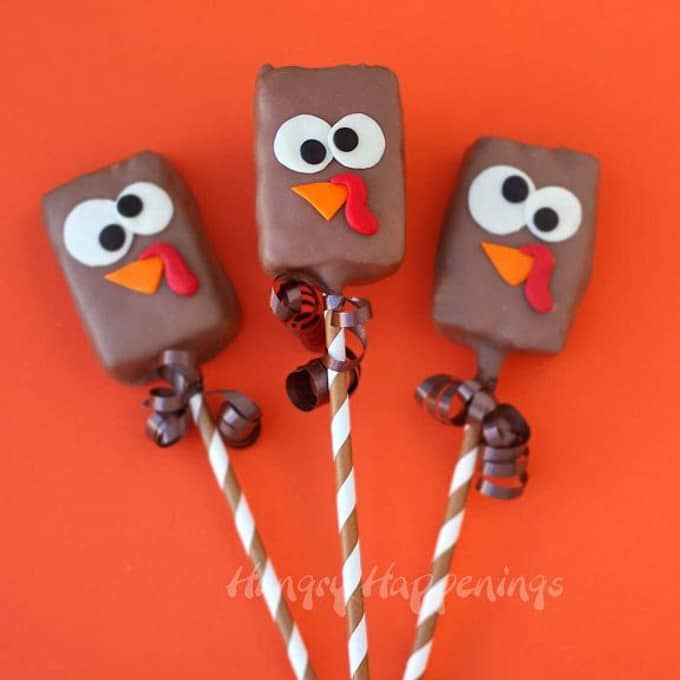 These 17 edible Thanksgiving crafts for kids are the perfect way to keep your kiddos entertained during all of the Thanksgiving festivities! | Design Dazzle