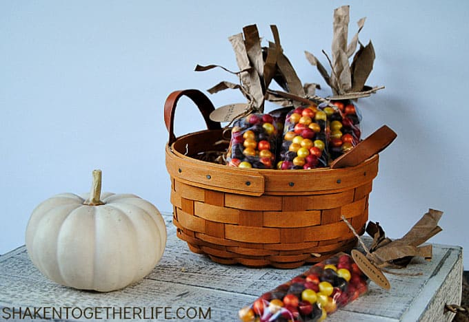 These 17 edible Thanksgiving crafts for kids are the perfect way to keep your kiddos entertained during all of the Thanksgiving festivities! | Design Dazzle