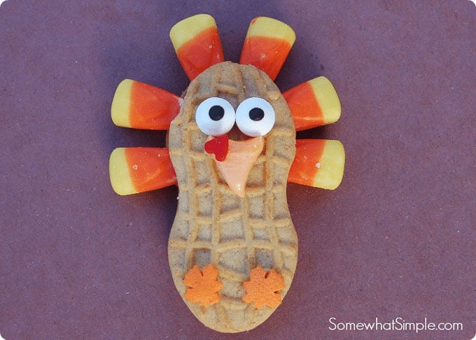 These 17 edible Thanksgiving crafts for kids are the perfect way to keep your kiddos entertained during all of the Thanksgiving festivities! | Design Dazzle