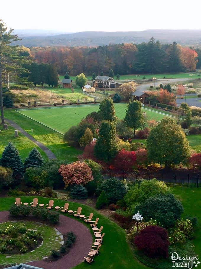 Looking for the perfect getaway? Whether you are going for your honeymoon or with your family Skytop Lodge in the Poconos is just what you're looking for! | Poconos travel guide | where to stay in the Poconos | Poconos travel tips | Skytop Lodge in the Poconos | fall travel destinations || Design Dazzle #skytoplodge #poconos #traveltips #falltravel